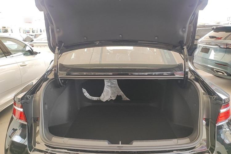 Used Geely Auto Preface 2026 Model Oriental Yao 1.5TD Fuyao Edition Trunk