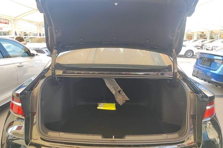 Used Geely Auto Preface 2026 Model Oriental Yao 1.5TD Fuyao Edition Trunk