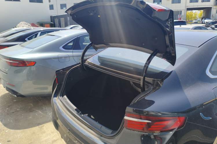Used Geely Auto Preface 2026 Model Oriental Yao 1.5TD Fuyao Edition Trunk