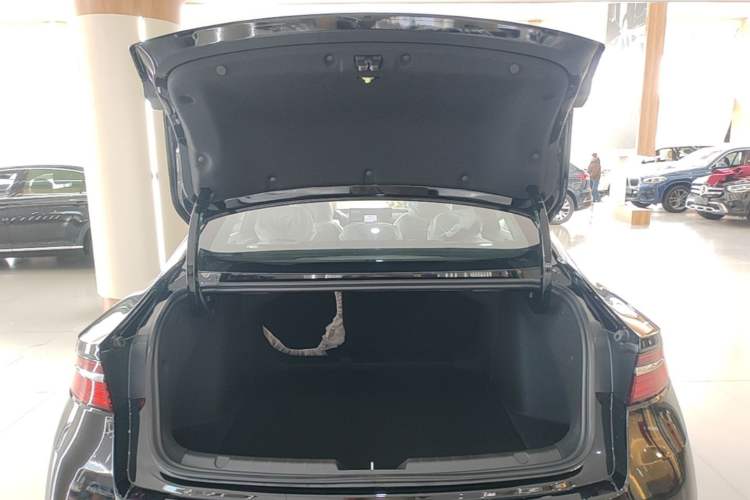Used Geely Auto Preface 2026 Model Oriental Yao 1.5TD Fuyao Edition Trunk