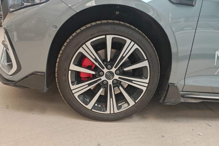 Used Geely Auto Preface 2026 Model Oriental Yao 2.0TD Wangyue Edition Left Front Wheel Hub