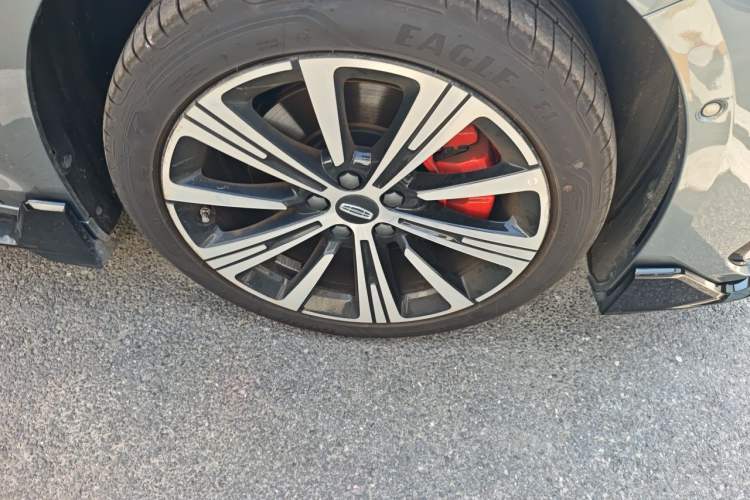 Used Geely Auto Preface 2026 Model Oriental Yao 2.0TD Wangyue Edition Right Front Wheel Hub