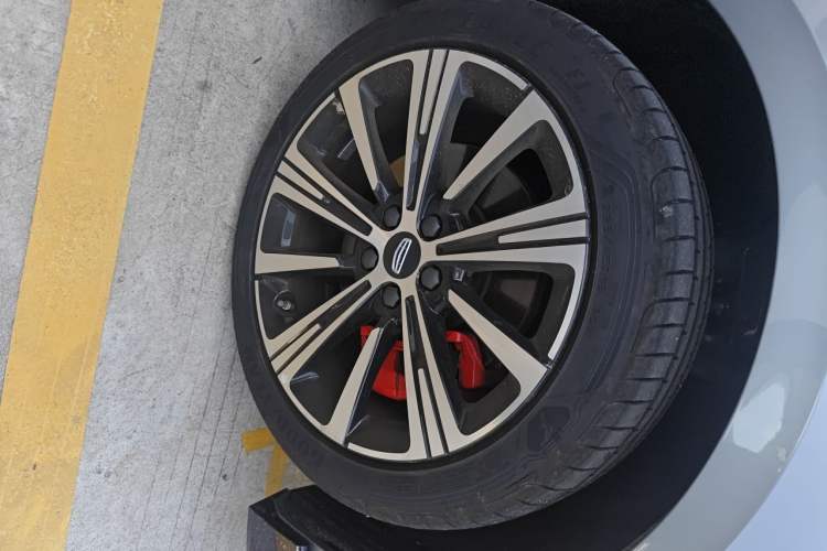 Used Geely Auto Preface 2026 Model Oriental Yao 2.0TD Wangyue Edition Right Front Wheel Hub