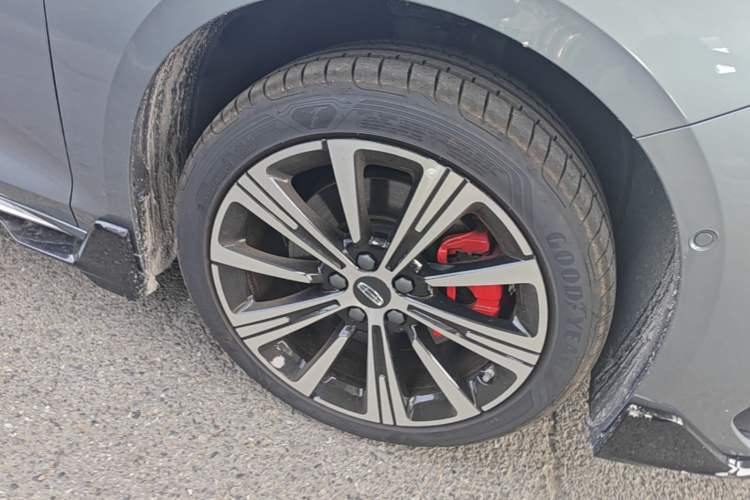Used Geely Auto Preface 2026 Model Oriental Yao 2.0TD Wangyue Edition Right Front Wheel Hub