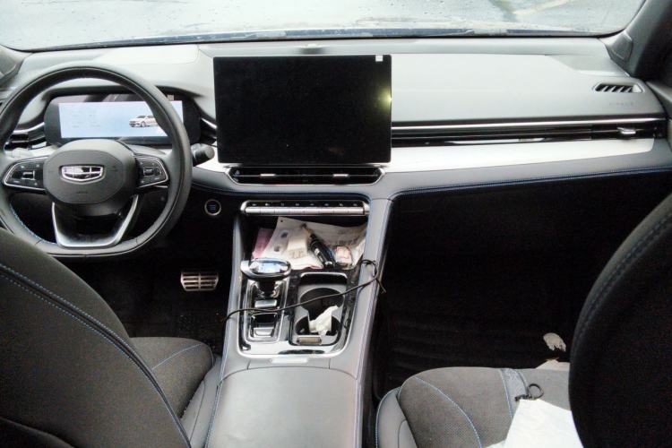 Used Geely Auto Preface 2026 Model Oriental Yao 2.0TD Lanxing Edition Center Console