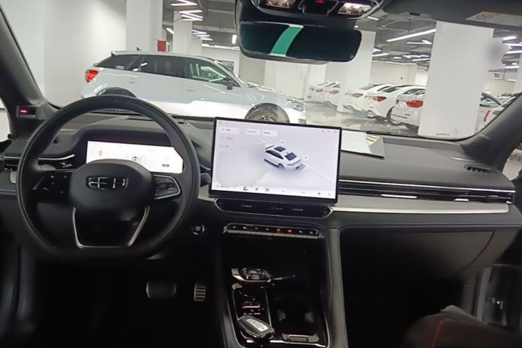 Used Geely Auto Preface 2026 Model Oriental Yao 2.0TD Wangyue Edition Center Console