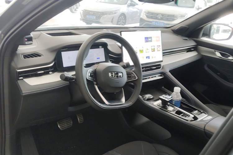 Used Geely Auto Preface 2026 Model Oriental Yao 2.0TD Wangyue Edition Center Console