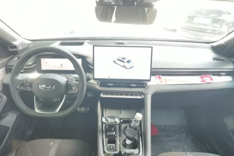 Used Geely Auto Preface 2026 Model Oriental Yao 2.0TD Wangyue Edition Center Console