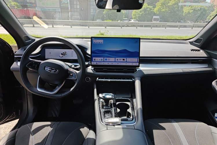 Used Geely Auto Preface 2026 Model Oriental Yao 2.0TD Xiaohan Edition Center Console