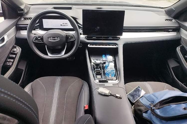 Used Geely Auto Preface 2026 Model Oriental Yao 2.0TD Wangyue Edition Center Console