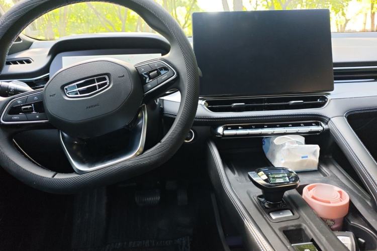 Used Geely Auto Preface 2026 Model Oriental Yao 1.5TD Kunlun Edition Center Console