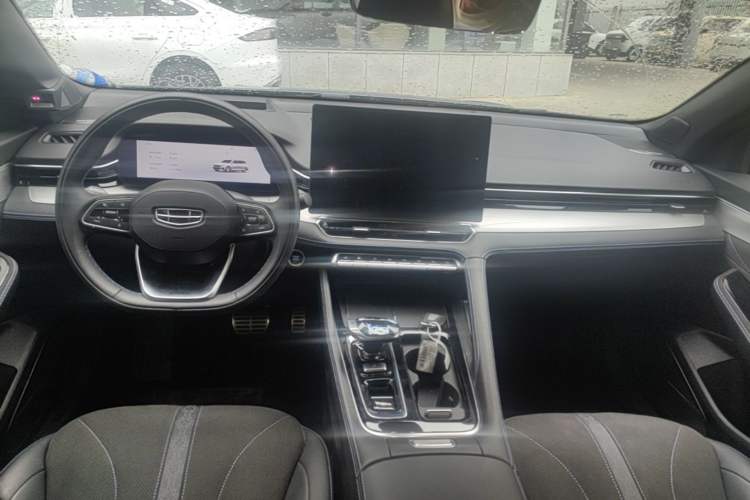 Used Geely Auto Preface 2026 Model Oriental Yao 2.0TD Wangyue Edition Center Console