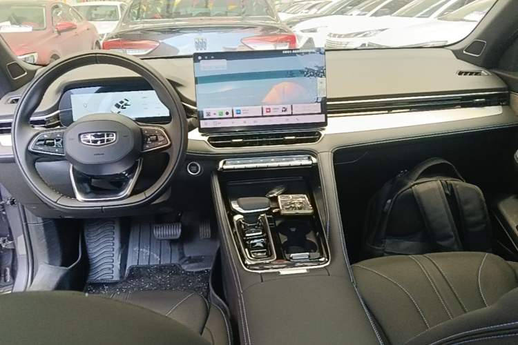 Used Geely Auto Preface 2026 Model Oriental Yao 1.5TD Fuyao Edition Center Console