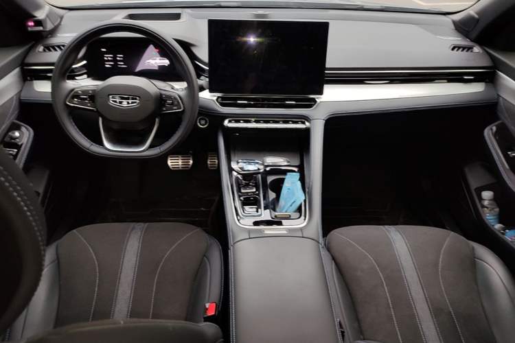 Used Geely Auto Preface 2026 Model Oriental Yao 2.0TD Wangyue Edition Center Console
