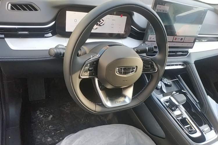 Used Geely Auto Preface 2026 Model Oriental Yao 1.5TD Fuyao Edition Center Console