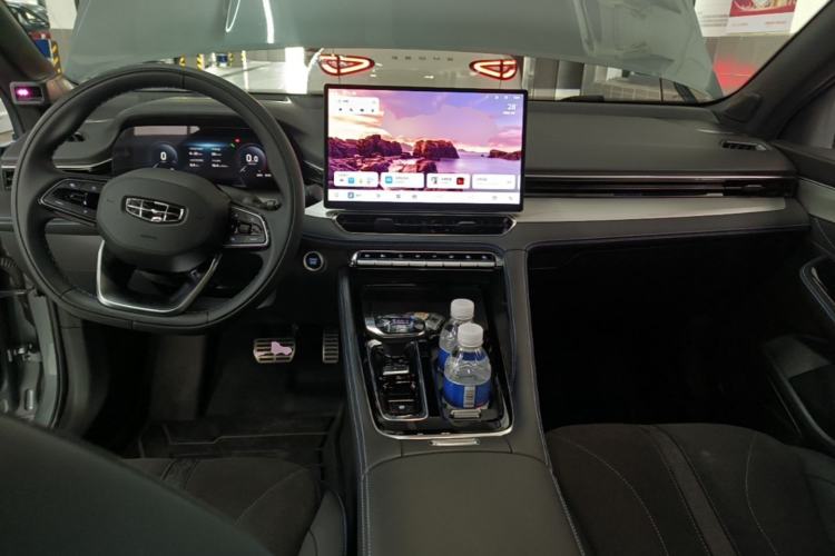 Used Geely Auto Preface 2026 Model Oriental Yao 2.0TD Wangyue Edition Center Console