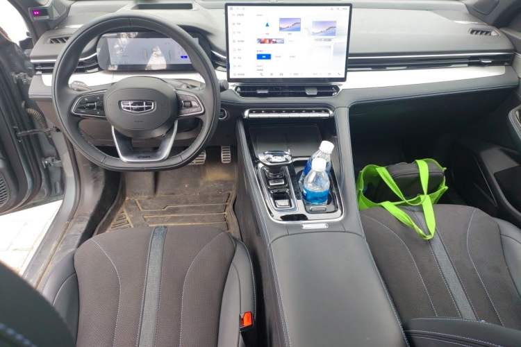 Used Geely Auto Preface 2026 Model Oriental Yao 2.0TD Wangyue Edition Center Console