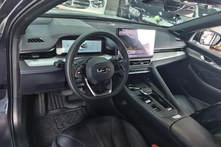 Used Geely Auto Preface 2026 Model Oriental Yao 1.5TD Fuyao Edition Center Console