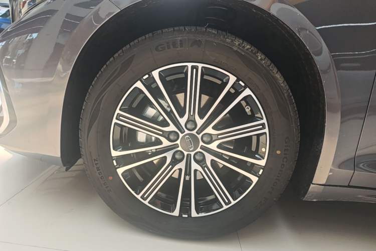 Used Geely Auto Preface 2026 Model Oriental Yao 1.5TD Fuyao Edition Exterior 4
