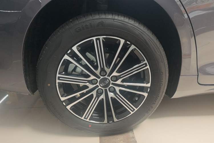 Used Geely Auto Preface 2026 Model Oriental Yao 1.5TD Fuyao Edition Exterior 5