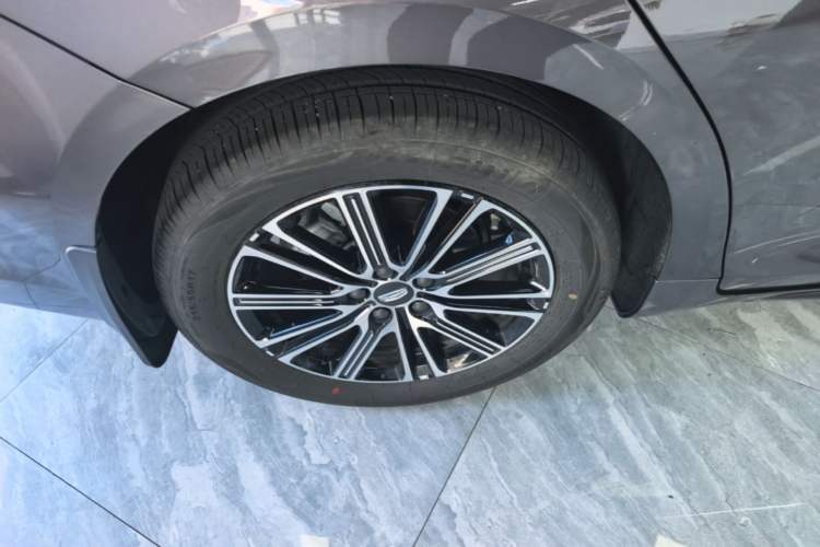 Used Geely Auto Preface 2026 Model Oriental Yao 1.5TD Fuyao Edition Exterior 5