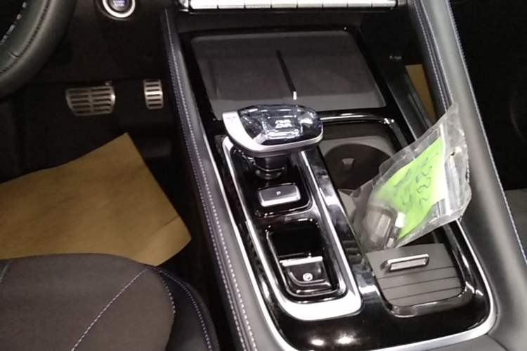 Used Geely Auto Preface 2026 Model Oriental Yao 2.0TD Wangyue Edition Gear Lever