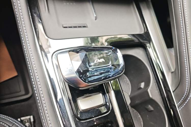Used Geely Auto Preface 2026 Model Oriental Yao 2.0TD Wangyue Edition Gear Lever