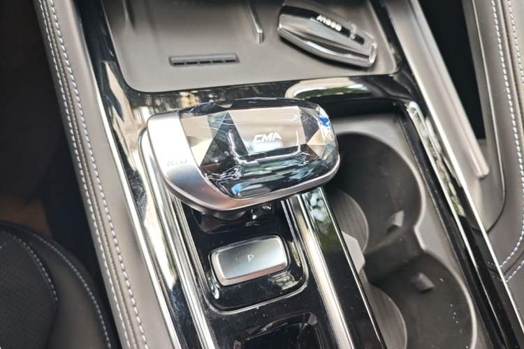 Used Geely Auto Preface 2026 Model Oriental Yao 2.0TD Wangyue Edition Gear Lever