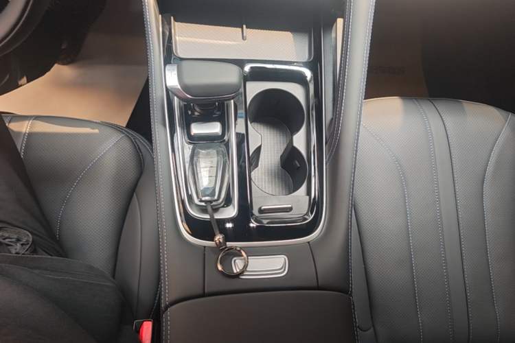 Used Geely Auto Preface 2026 Model Oriental Yao 1.5TD Fuyao Edition Gear Lever