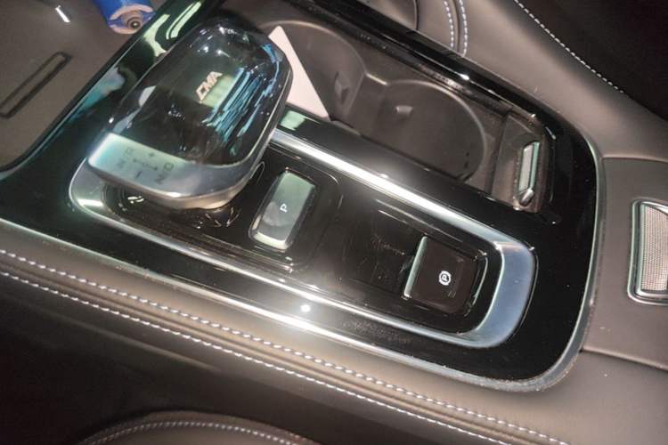 Used Geely Auto Preface 2026 Model Oriental Yao 2.0TD Wangyue Edition Gear Lever