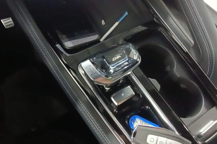Used Geely Auto Preface 2026 Model Oriental Yao 2.0TD Wangyue Edition Gear Lever
