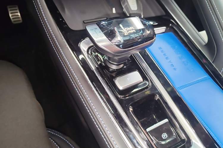 Used Geely Auto Preface 2026 Model Oriental Yao 2.0TD Wangyue Edition Gear Lever