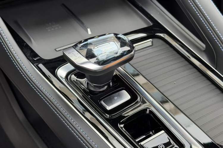 Used Geely Auto Preface 2026 Model Oriental Yao 2.0TD Wangyue Edition Gear Lever