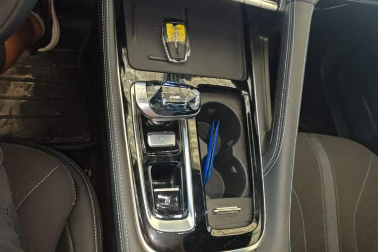 Used Geely Auto Preface 2026 Model Oriental Yao 2.0TD Wangyue Edition Gear Lever