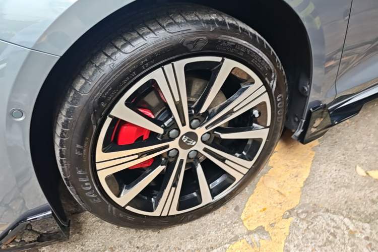 Used Geely Auto Preface 2026 Model Oriental Yao 2.0TD Wangyue Edition Left Front Wheel Hub