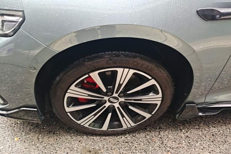 Used Geely Auto Preface 2026 Model Oriental Yao 2.0TD Wangyue Edition Left Front Wheel Hub