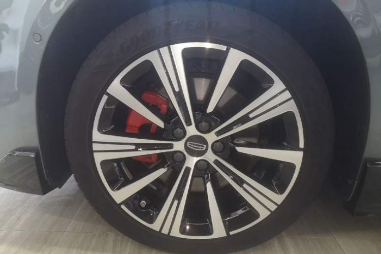 Used Geely Auto Preface 2026 Model Oriental Yao 2.0TD Wangyue Edition Left Front Wheel Hub