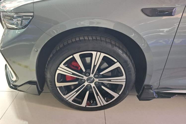 Used Geely Auto Preface 2026 Model Oriental Yao 2.0TD Wangyue Edition Left Front Wheel Hub