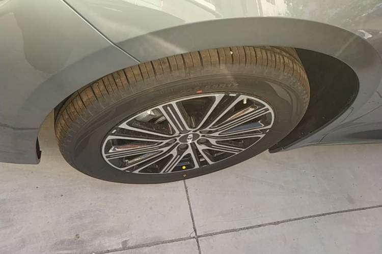 Used Geely Auto Preface 2026 Model Oriental Yao 1.5TD Fuyao Edition Left Front Wheel Hub