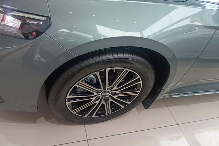 Used Geely Auto Preface 2026 Model Oriental Yao 1.5TD Fuyao Edition Left Front Wheel Hub