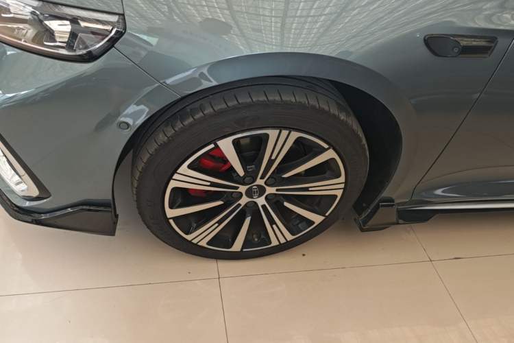 Used Geely Auto Preface 2026 Model Oriental Yao 2.0TD Wangyue Edition Left Front Wheel Hub