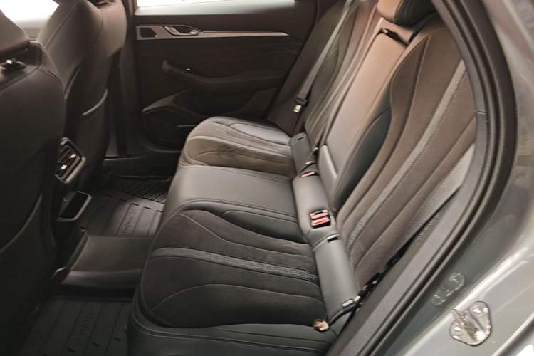 Used Geely Auto Preface 2026 Model Oriental Yao 2.0TD Wangyue Edition Left Rear Seat