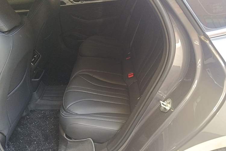 Used Geely Auto Preface 2026 Model Oriental Yao 1.5TD Fuyao Edition Left Rear Seat