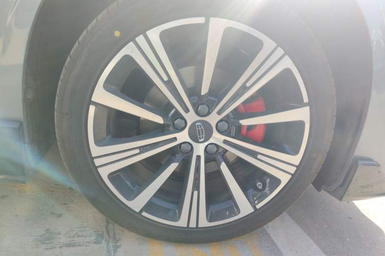 Used Geely Auto Preface 2026 Model Oriental Yao 1.5TD Kunlun Edition Right Front Wheel Hub
