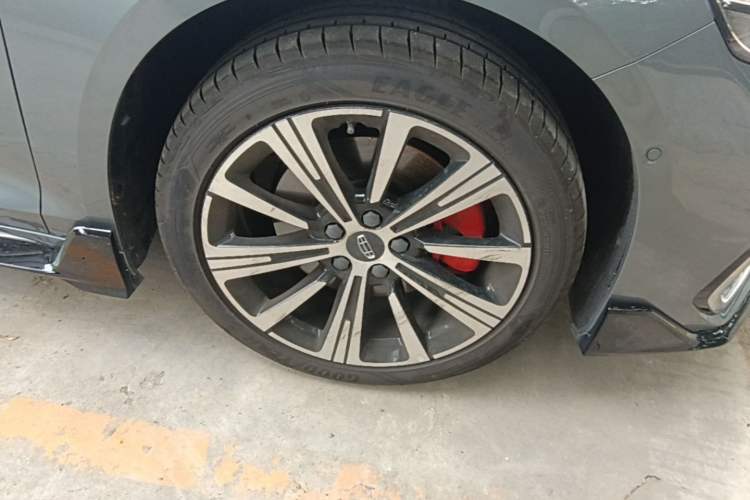 Used Geely Auto Preface 2026 Model Oriental Yao 2.0TD Wangyue Edition Right Front Wheel Hub