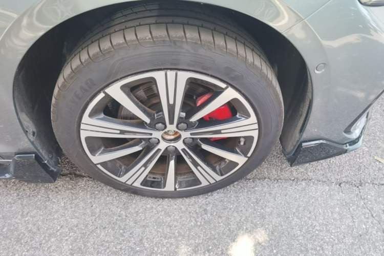 Used Geely Auto Preface 2026 Model Oriental Yao 2.0TD Wangyue Edition Right Front Wheel Hub