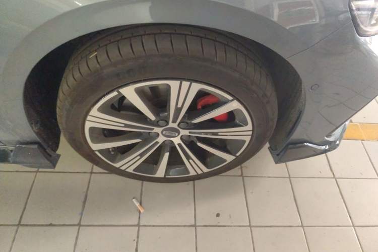 Used Geely Auto Preface 2026 Model Oriental Yao 2.0TD Wangyue Edition Right Front Wheel Hub