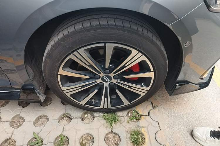 Used Geely Auto Preface 2026 Model Oriental Yao 2.0TD Wangyue Edition Right Front Wheel Hub