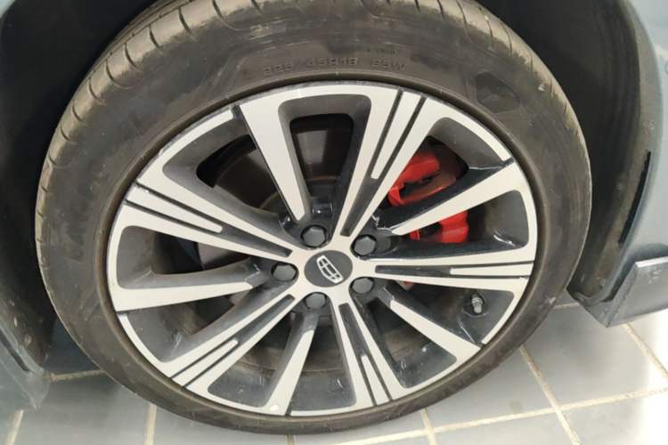 Used Geely Auto Preface 2026 Model Oriental Yao 2.0TD Wangyue Edition Right Front Wheel Hub