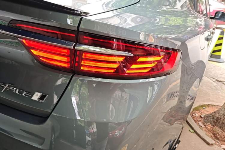Used Geely Auto Preface 2026 Model Oriental Yao 2.0TD Wangyue Edition Right Rear Taillight